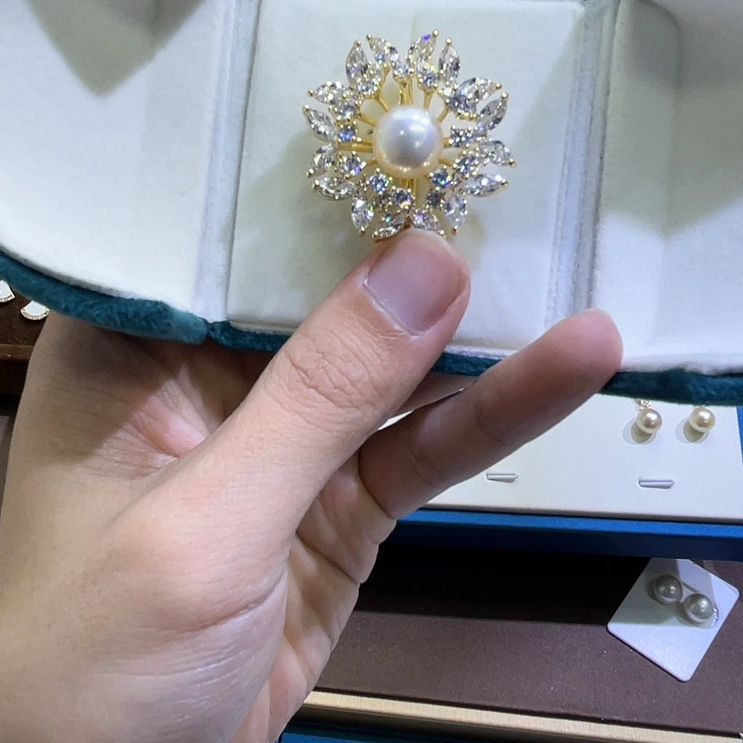 胸饰未镶嵌淡水珍珠