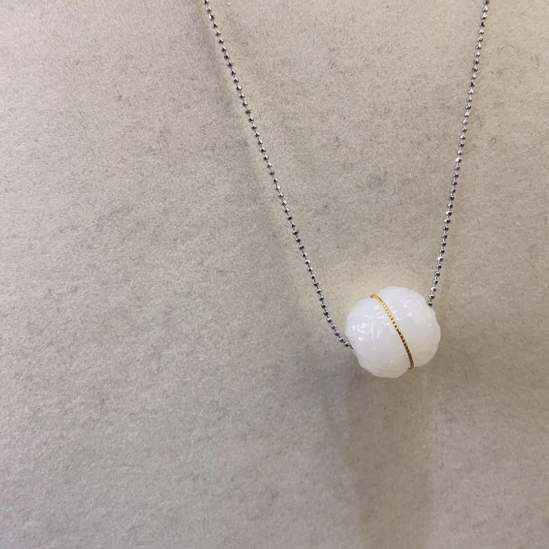 和田玉（白玉）18K金镶嵌颈饰白玉并蒂莲