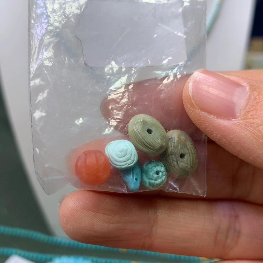 南红玛瑙配饰未镶嵌