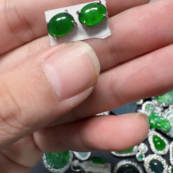 翡翠未镶嵌颈饰天然A货翡翠放漏