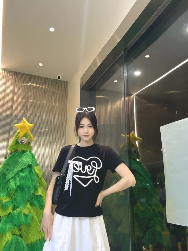 黑色白色爱心刺绣蕾丝边短袖