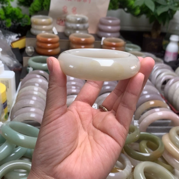 石英质玉未镶嵌手镯