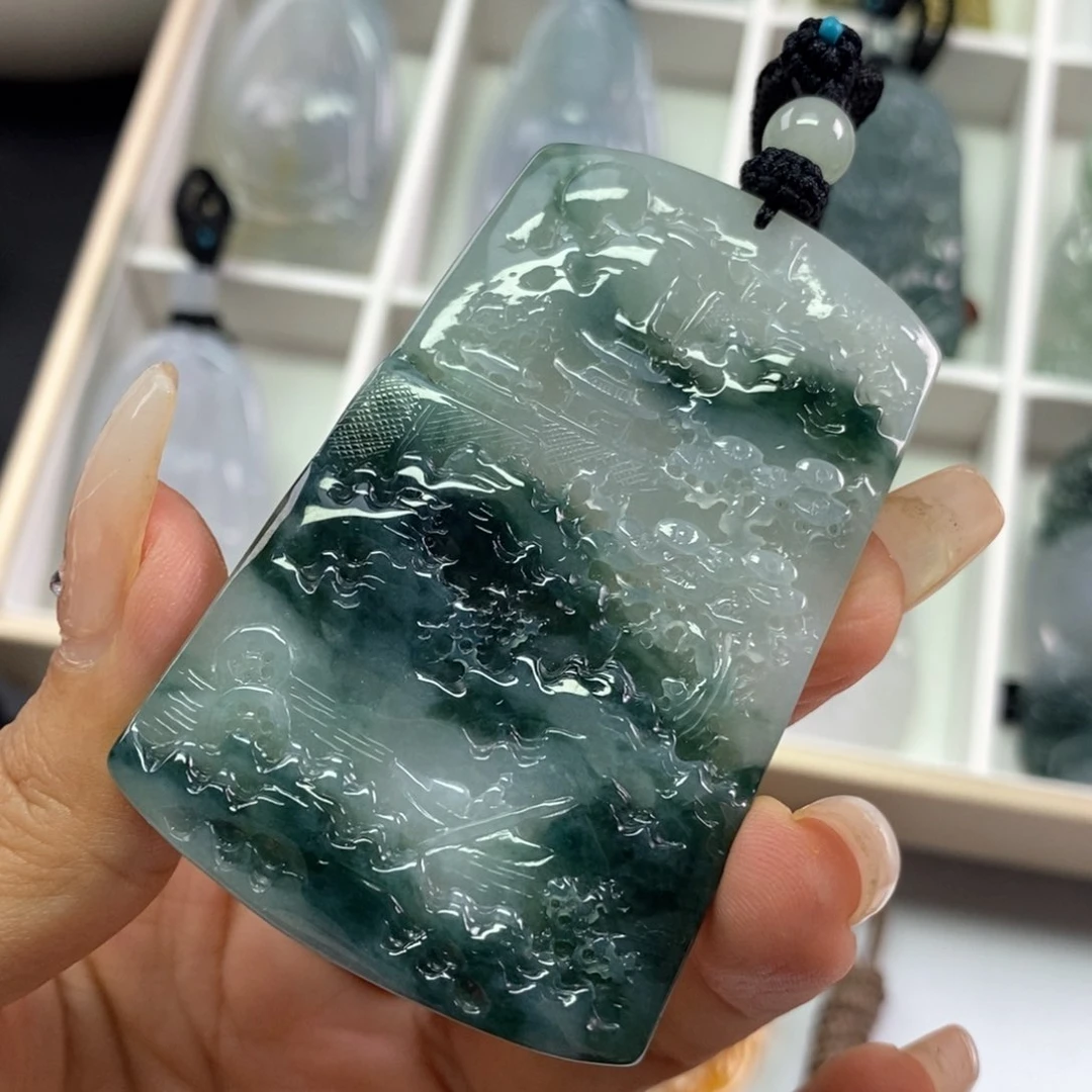 翡翠挂件未镶嵌翡翠