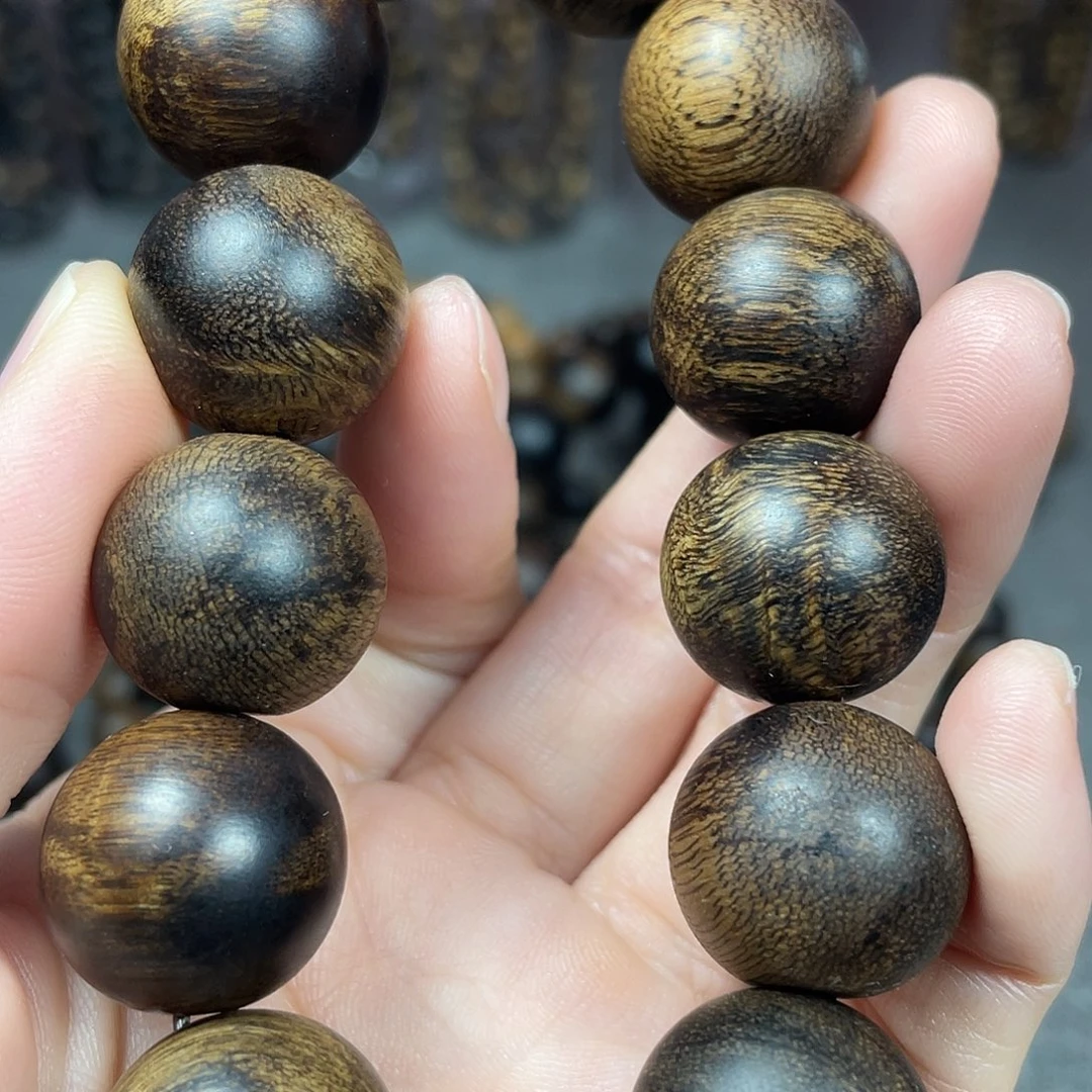 沉香手串白棋瘤疤