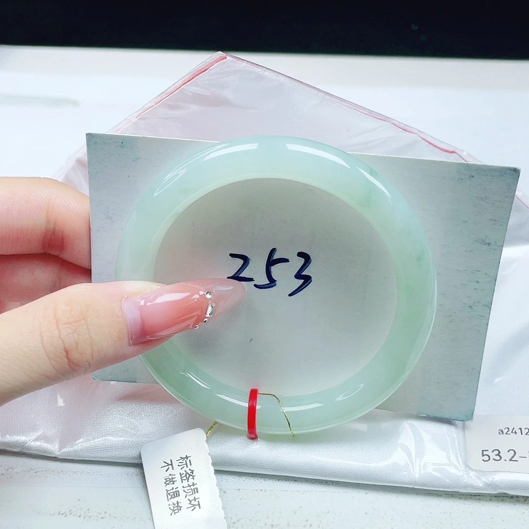 翡翠未镶嵌手镯(圆镯)53