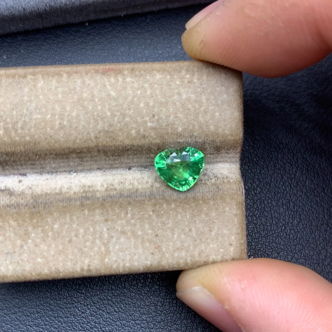 未镶嵌裸石石榴石（沙弗莱）1.11ct