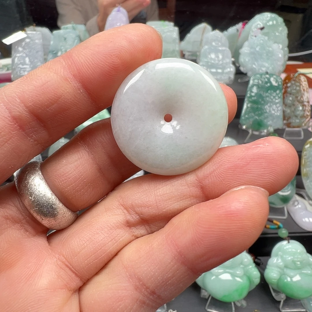 翡翠未镶嵌颈饰平安扣