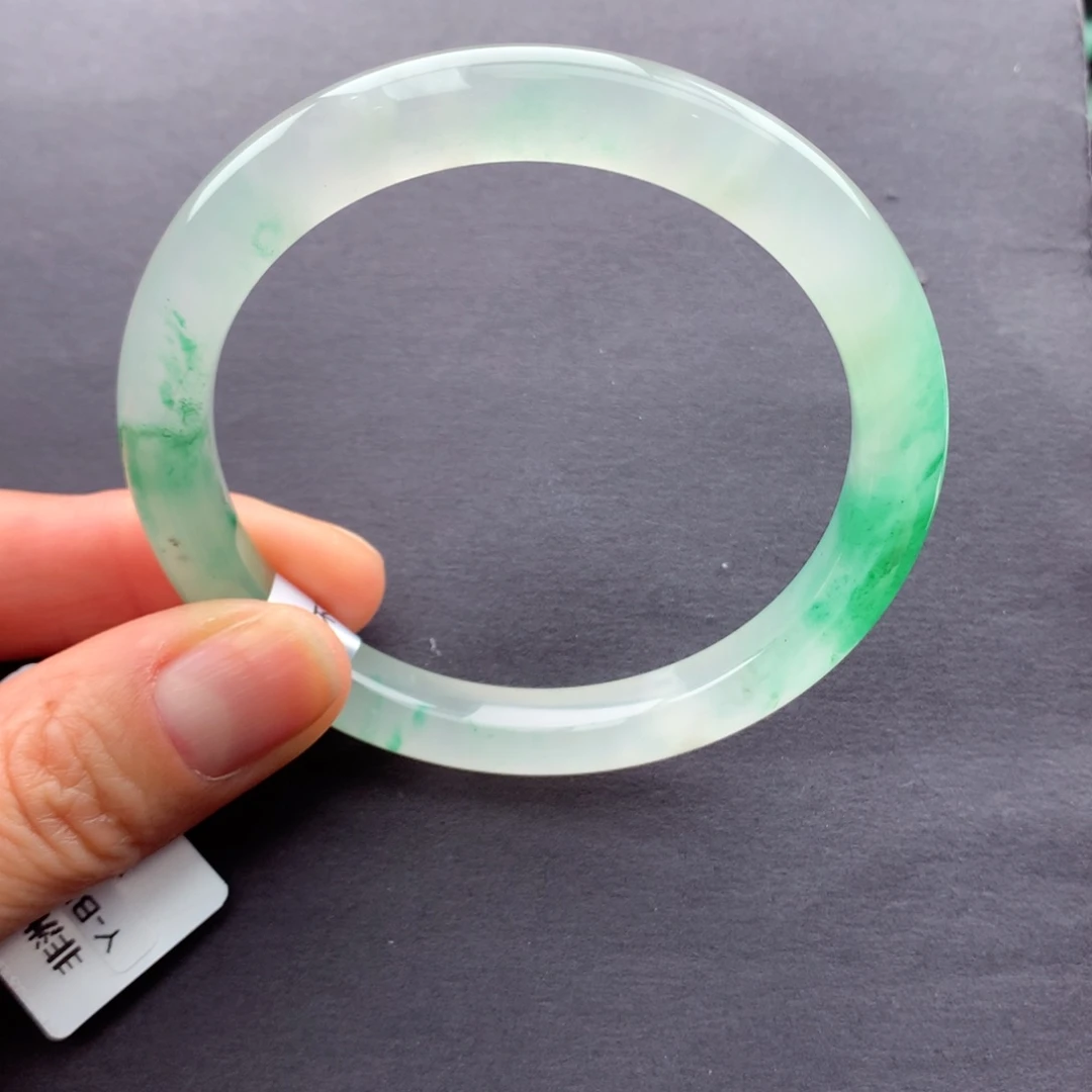 【闪购商品】未镶嵌手镯石英质玉