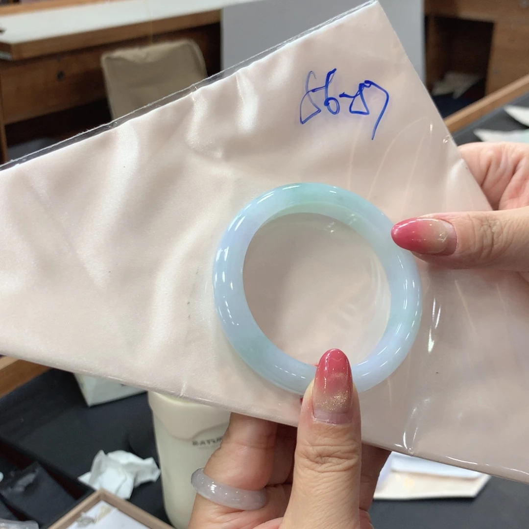 翡翠未镶嵌手镯48小时鉴赏