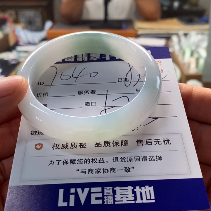 翡翠手镯未镶嵌翡翠手镯未镶嵌