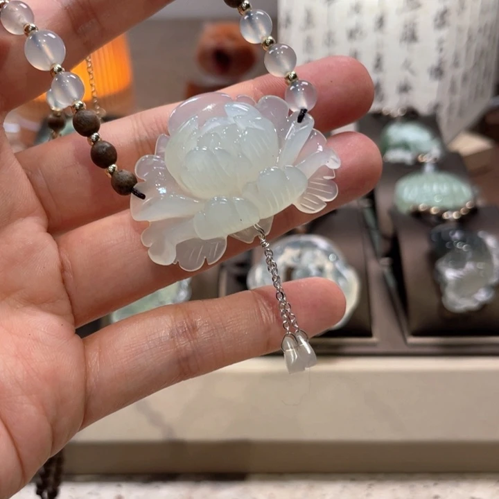 蛇纹石玉未镶嵌颈饰