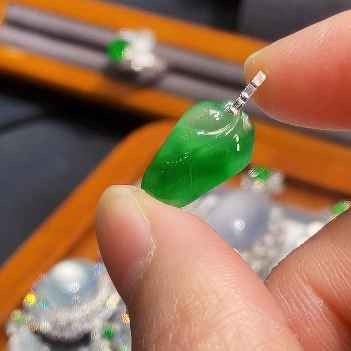 18K金镶嵌戒指翡翠