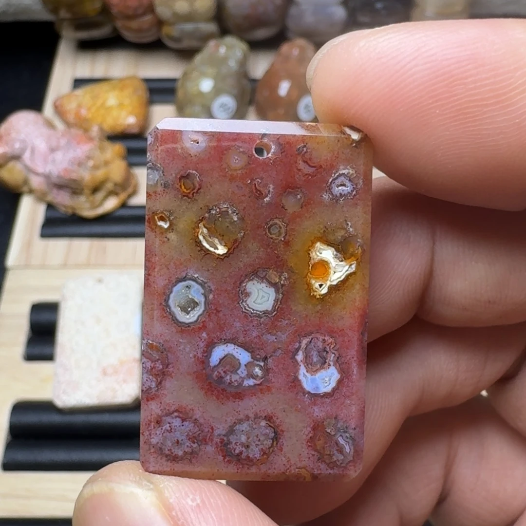 未镶嵌纯天然色有机玉石保真色石英质玉