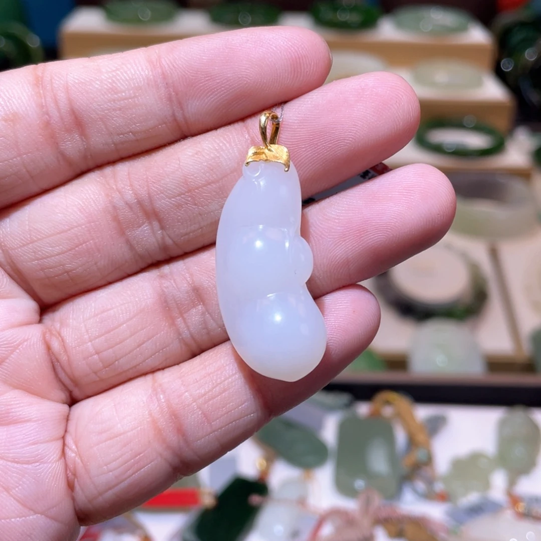 和田玉收藏级白玉福豆18K金镶嵌