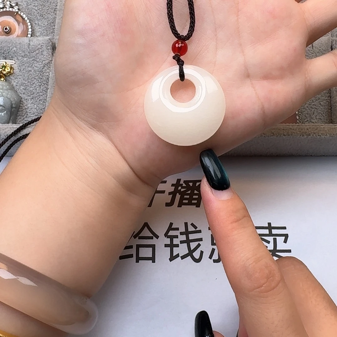 石英质玉（金丝玉）未镶嵌颈饰