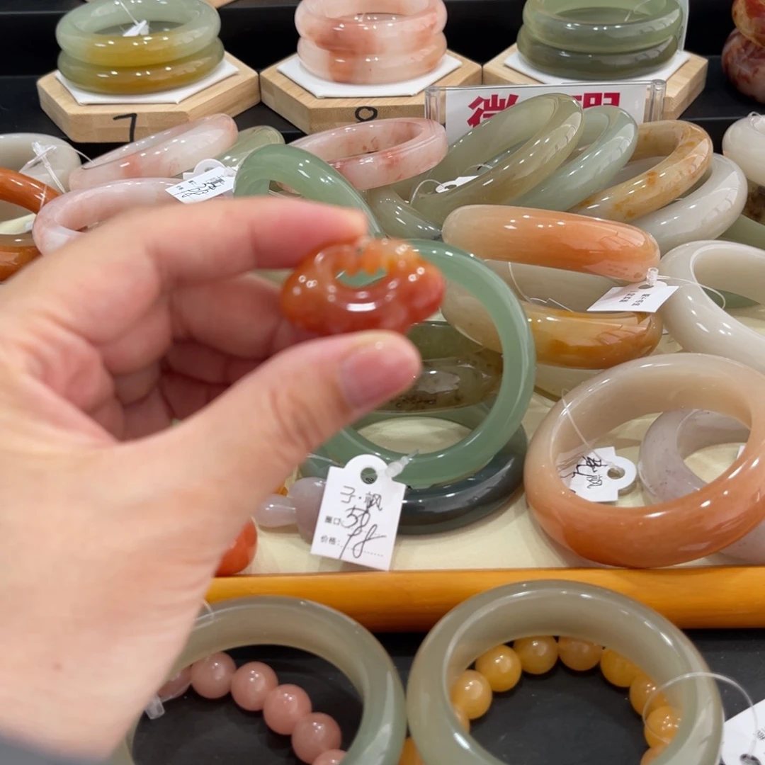 未镶嵌手镯石英质玉