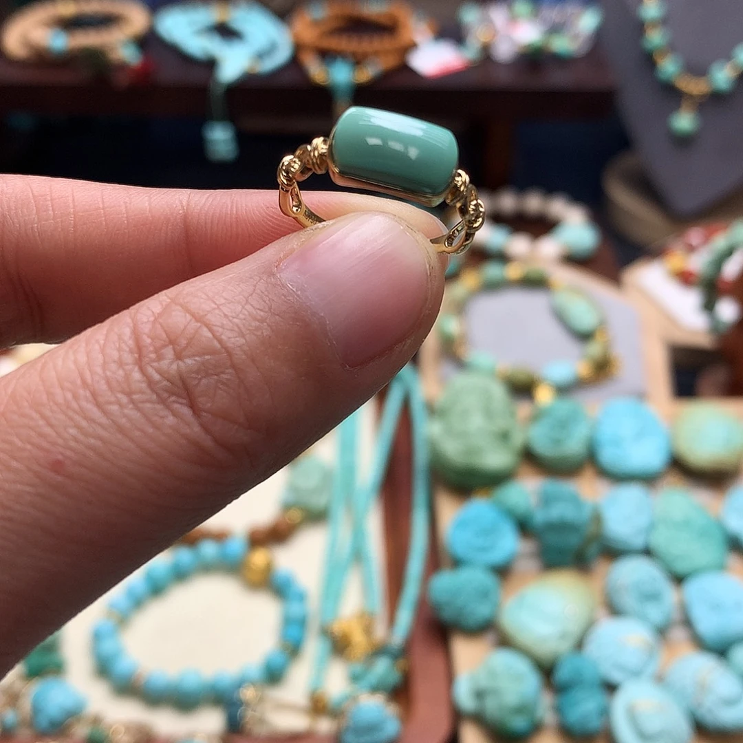 18K金镶嵌绿松石戒指