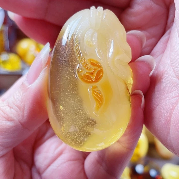 琥珀未镶嵌裸石吊坠