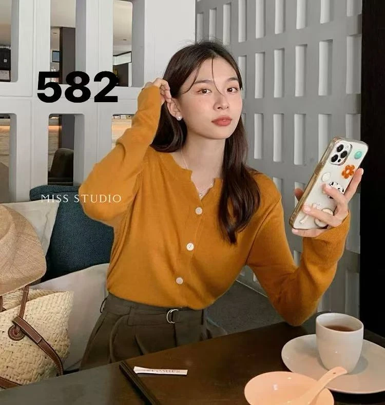 582秋冬针织开衫轻熟风女长袖春季网红百搭女装上衣设计师毛衫