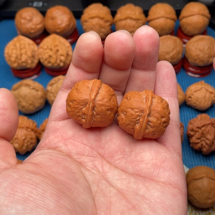 文玩核桃把件铁石