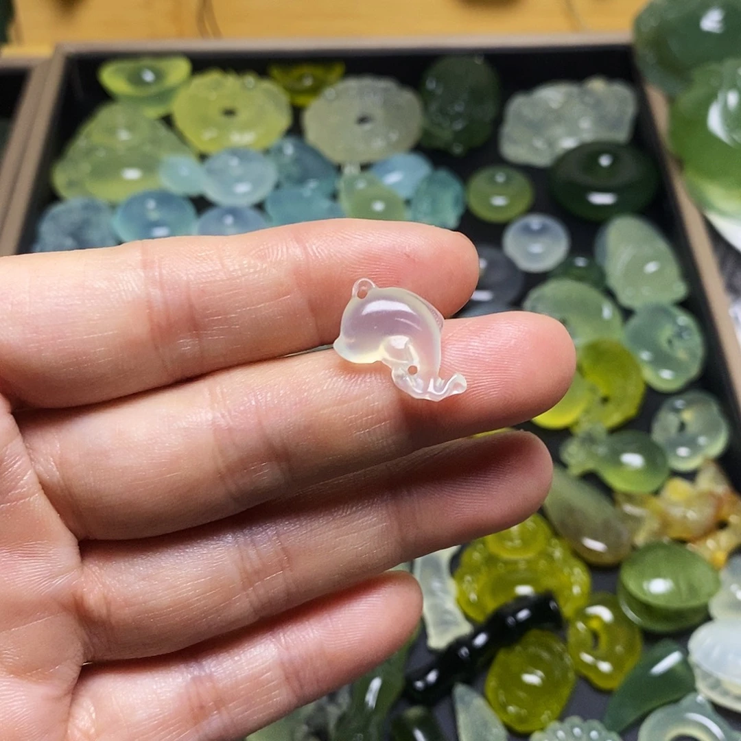 用***0蛇纹石玉未镶嵌颈饰