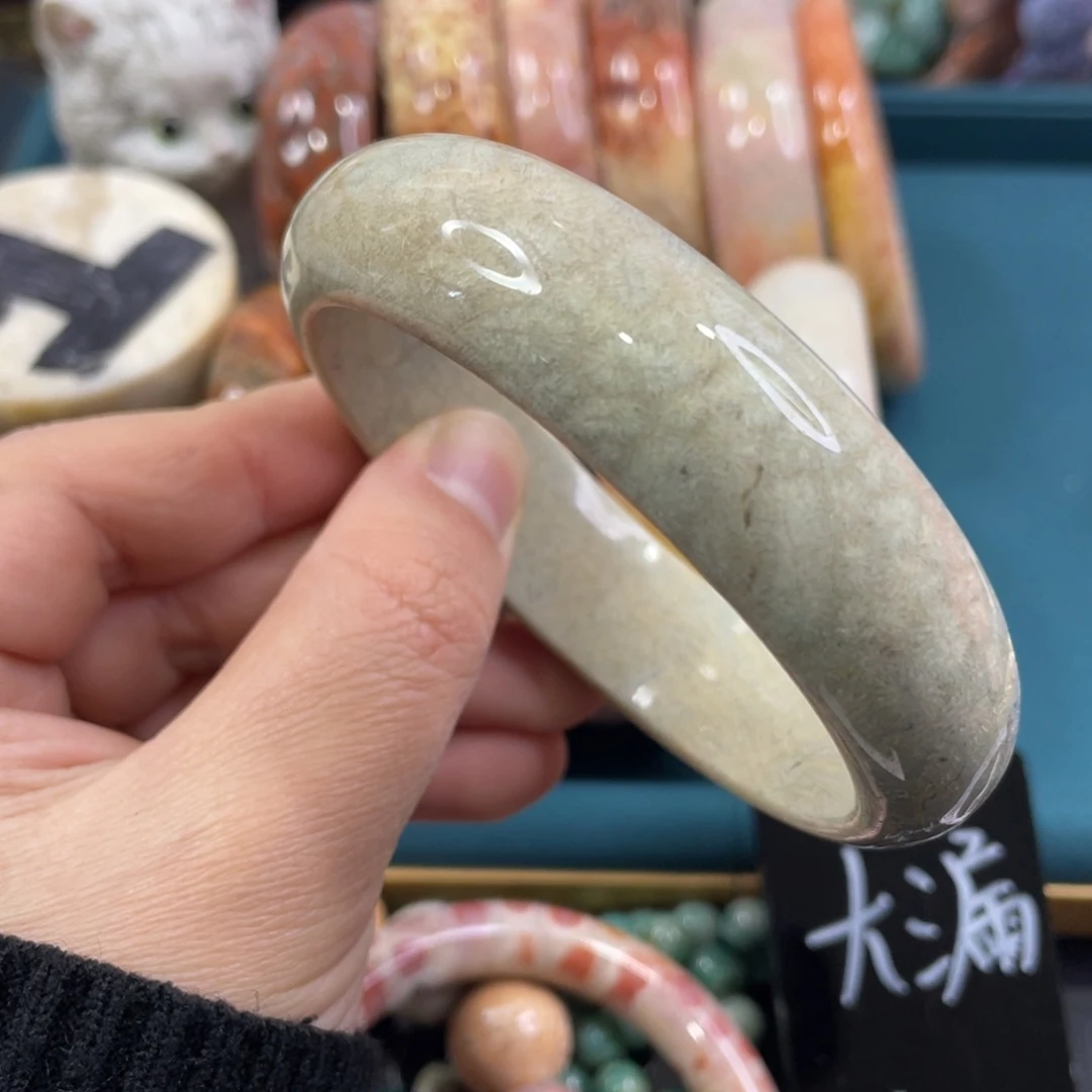 未镶嵌手镯硅化玉