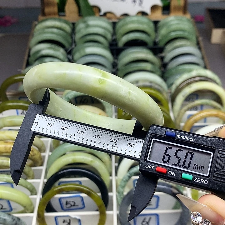 未镶嵌蛇纹石玉手镯49