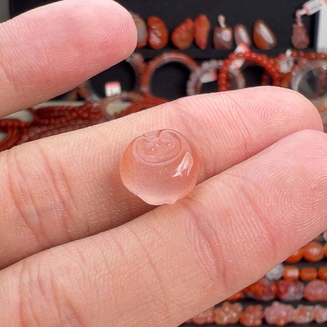 南红玛瑙未镶嵌颈饰如意锁