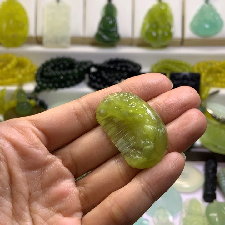 【闪购商品】未镶嵌蛇纹石玉颈饰