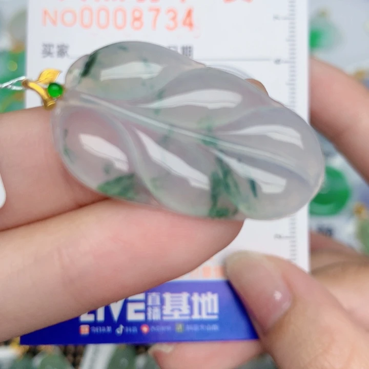 完***赵颈饰18K金镶嵌翡翠叶子