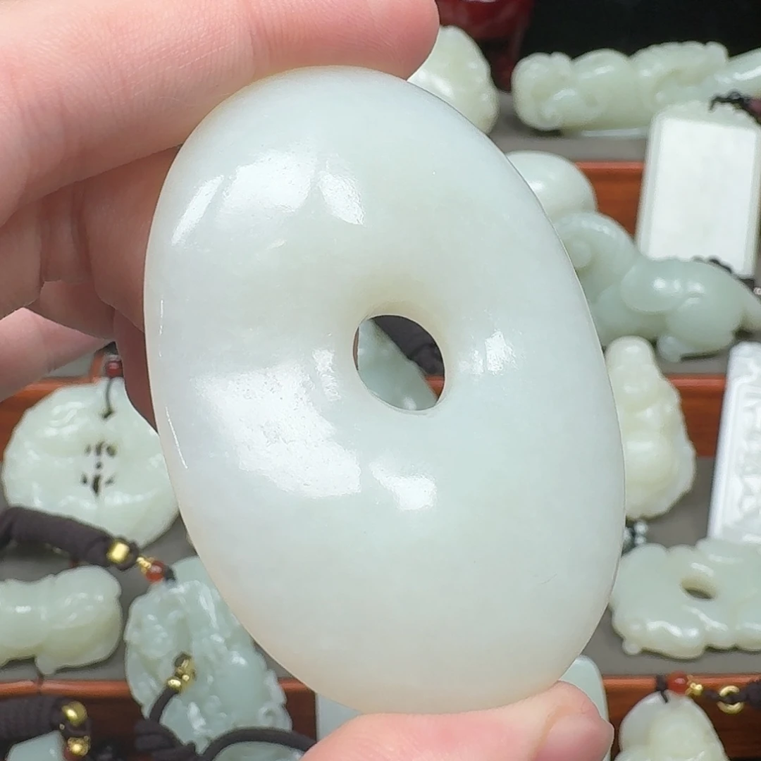 和田玉未镶嵌把件