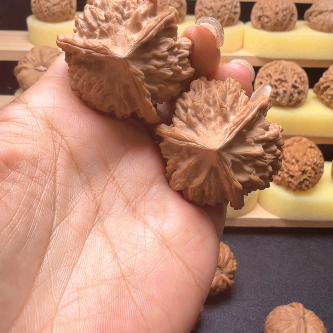 文玩核桃吊坠41尺红马蹄三楞