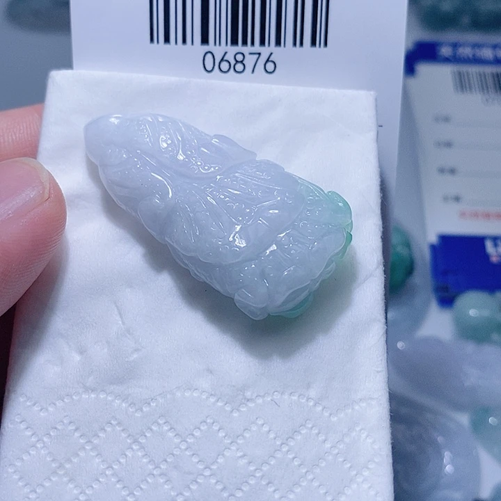 翡翠未镶嵌颈饰是