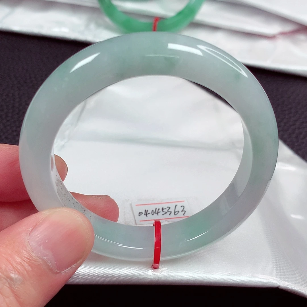 翡翠手镯（圆镯）未镶嵌天然翡翠手镯