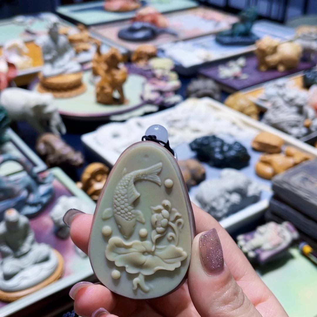 荷花鱼手把件紫袍玉带石