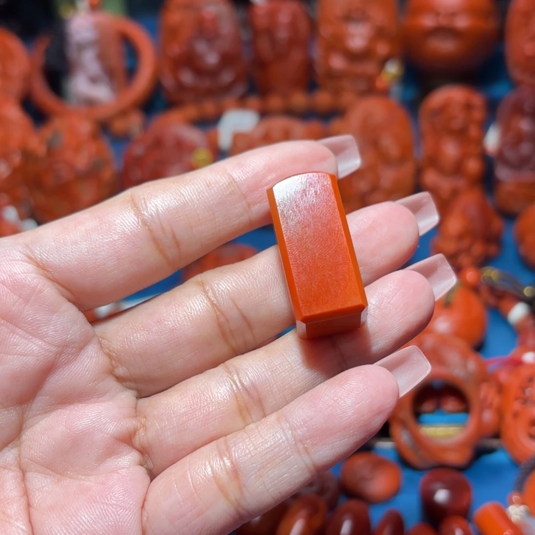 南红玛瑙雕刻未镶嵌花*汉