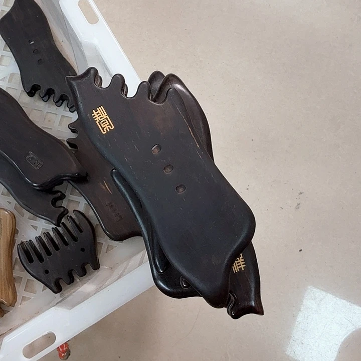 紫光檀小号面部放松工具瑕疵