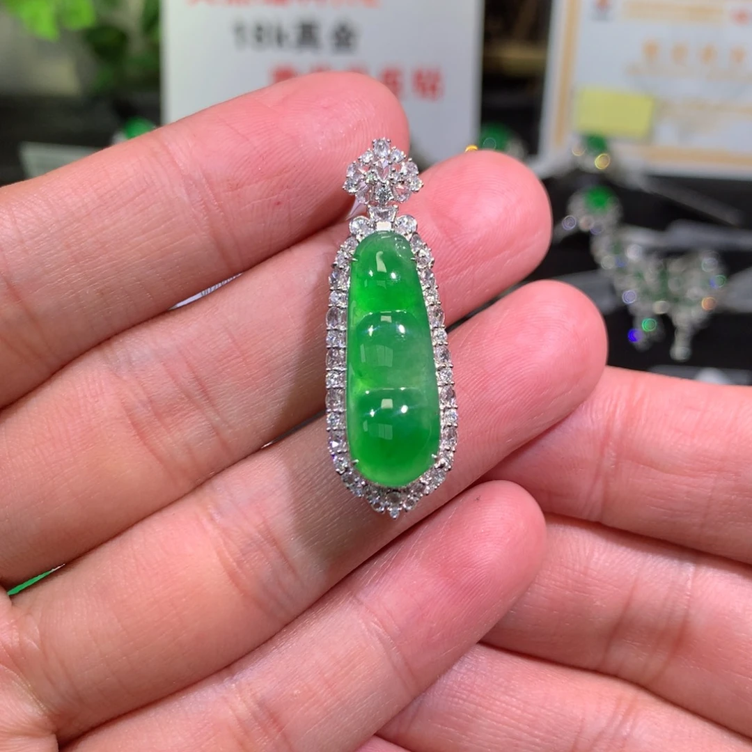 【闪购商品】翡翠吊坠(不含链)18K金镶嵌福豆