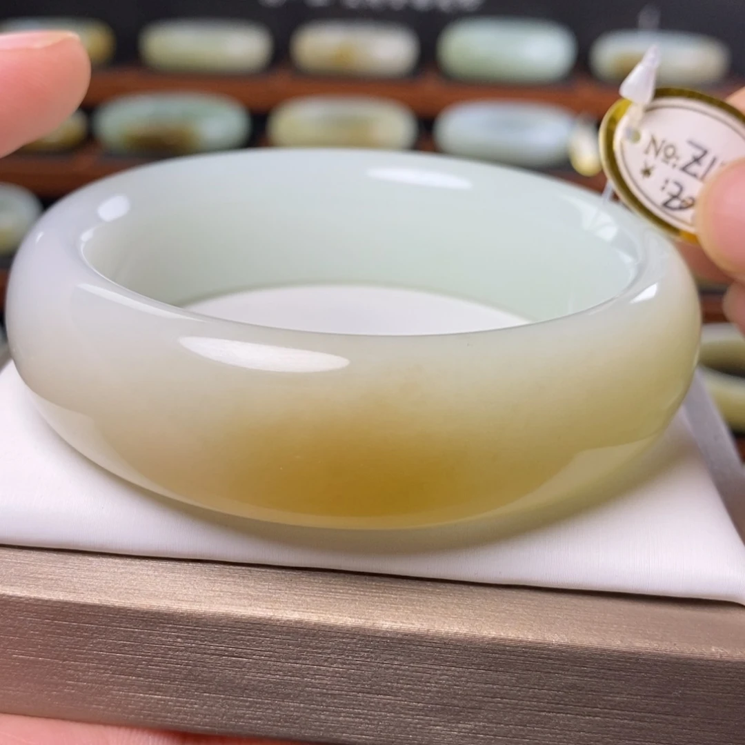 和田玉（糖玉）未镶嵌手镯