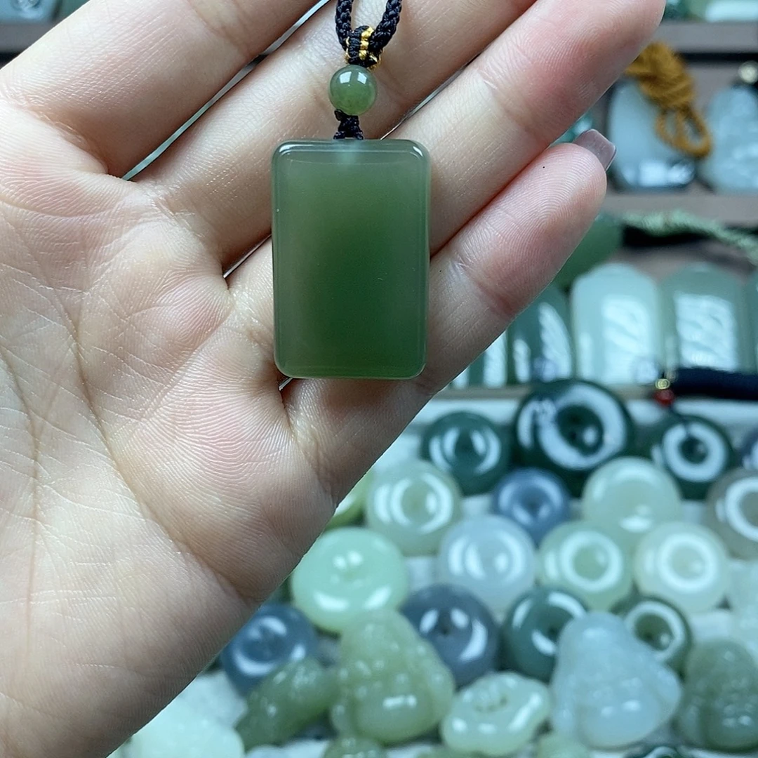 和田玉未镶嵌颈饰无事牌