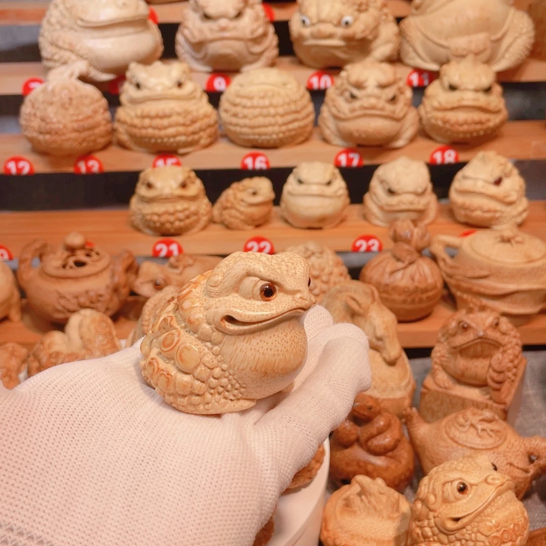 先***＿竹根雕金蟾手把件