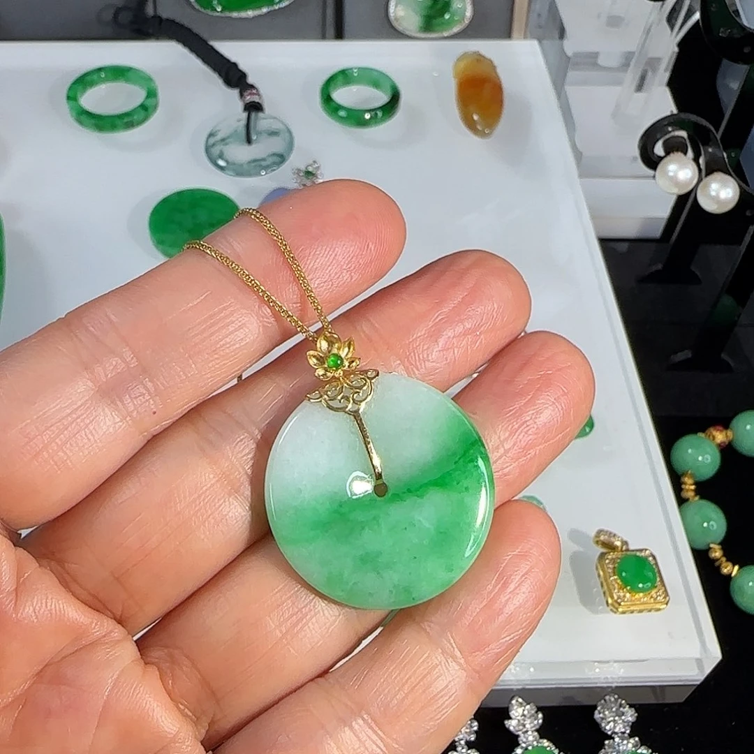 翡翠18K金镶嵌吊坠(赠链)