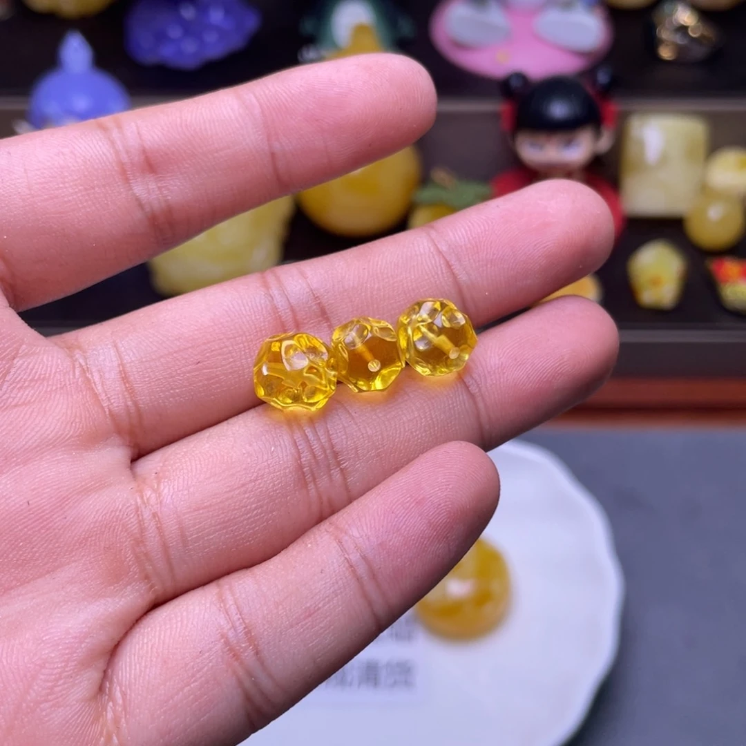 琥珀未镶嵌珠宝奇石多样性发其一