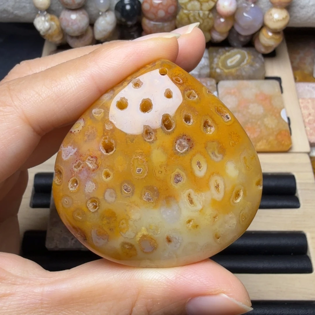 硅化玉未镶嵌骨骼大胖水滴