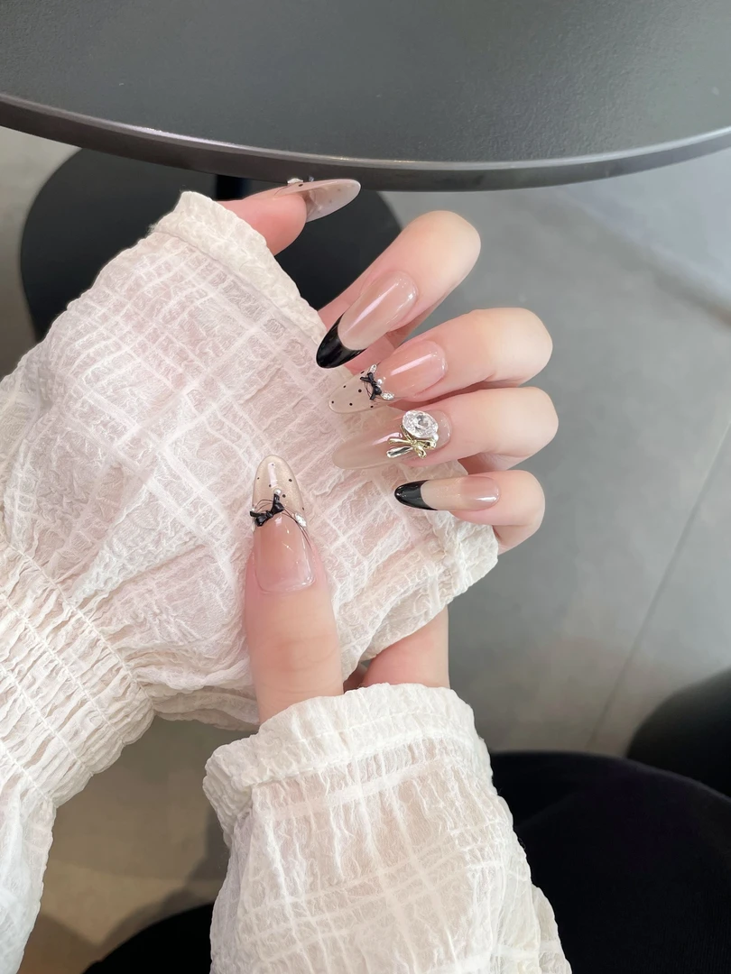 栗栗吉LILI【奥黛丽】小香氛围感显白优雅气质锆石纯手工穿戴甲A65