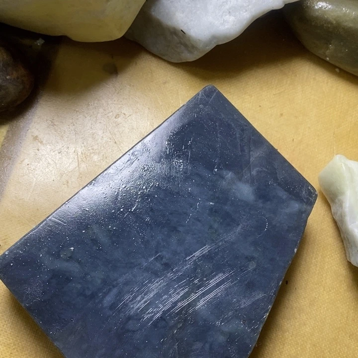 透闪石质玉挂件未镶嵌