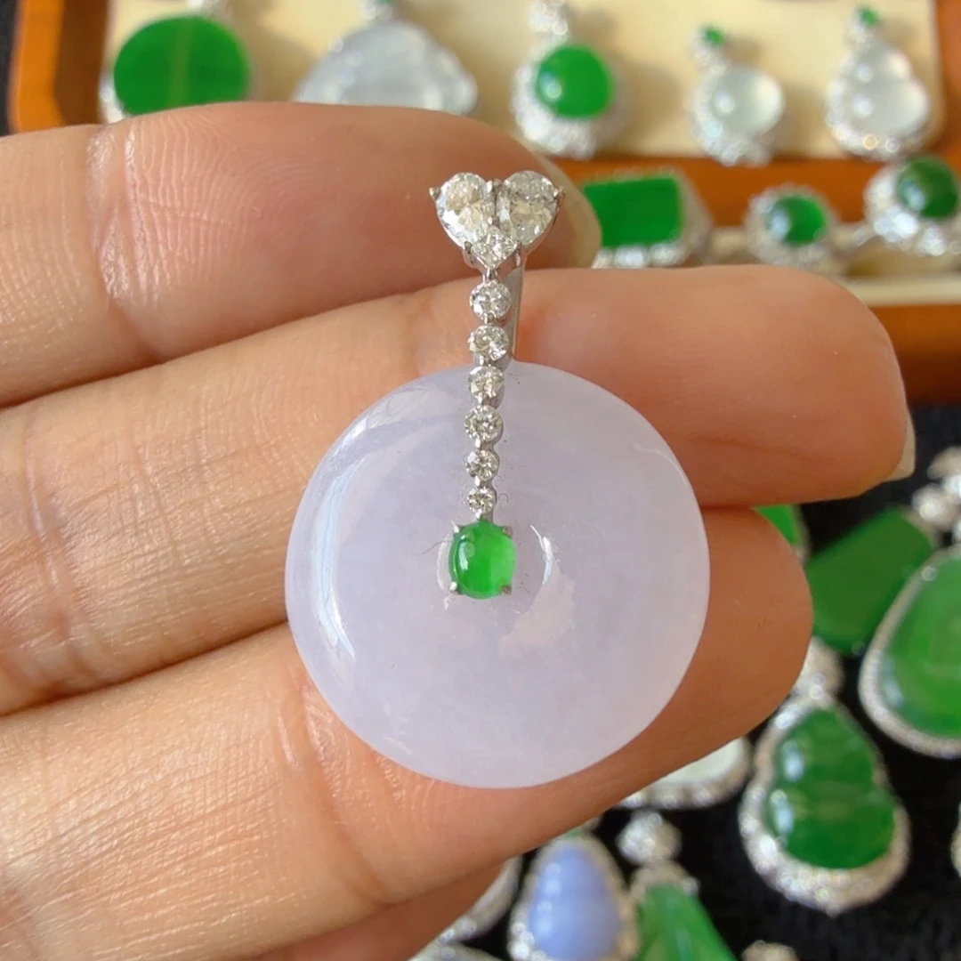 翡翠18K金镶嵌颈饰吊坠