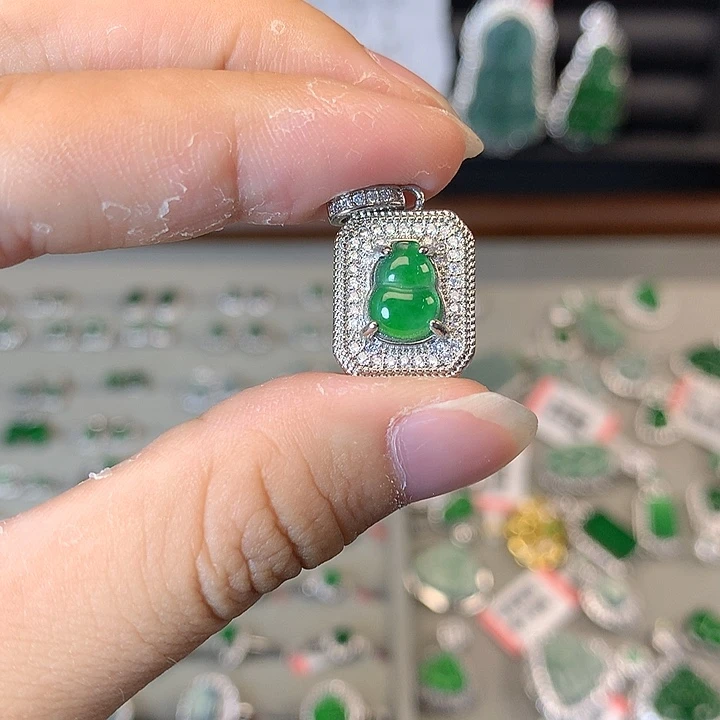 翡翠未镶嵌颈饰吊坠