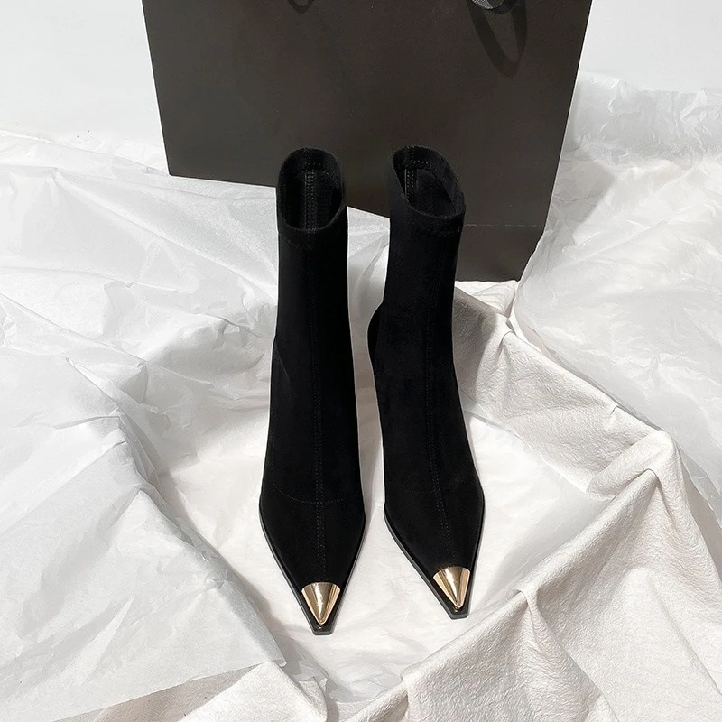 金属头黑色靴子女2025年秋冬新款尖头绒面高跟短靴气质弹力瘦瘦靴