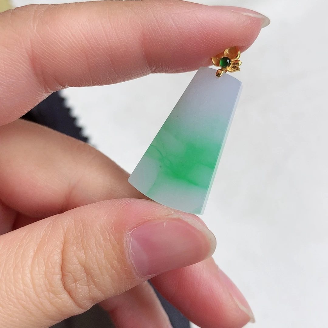 翡翠18K金镶嵌吊坠(赠链)26.8-15-3.8